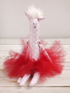 Lama dekoracyjna w tiulowej spódniczce