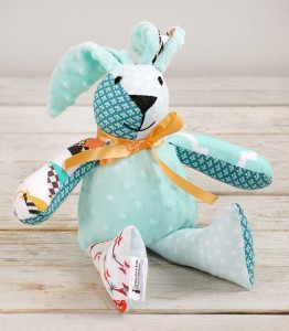 Zajączek dekoracyjny z miętowym brzuszkiem, ok. 30cm