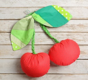 Wisienki - dekoracja do okna  ok 55 cm